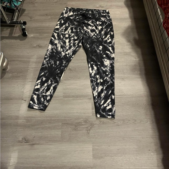Old Navy Pants - Old Navy Black and White Tie-Dye Leggings